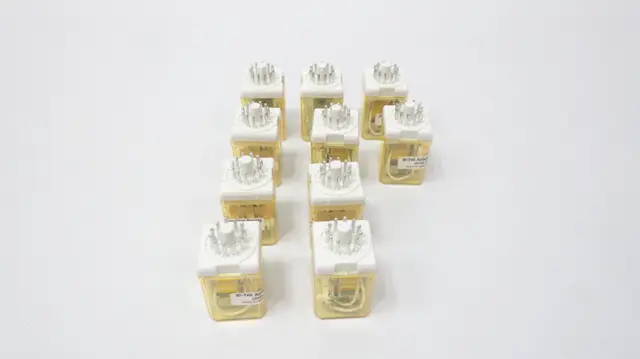 PACK OF 10 IDEC RR3PA-UL PLUG-IN RELAY 110V-DC