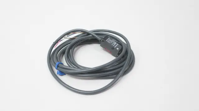 OMRON E3S-BT61-D PHOTOELECTRIC SWITCH 12-24V-DC
