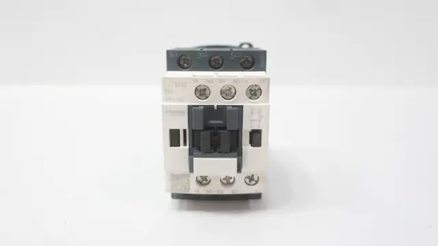 SCHNEIDER LC1D12BD AC CONTACTOR 5.5KW 25A AMP 24V-DC