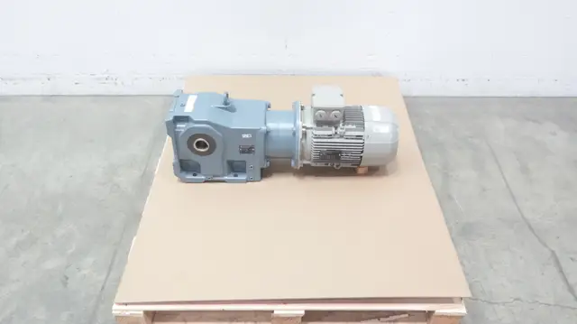 NORD SK9032.1AX IEC112 GEARMOTOR 110RPM 4KW 230/460V-AC 3PH