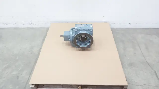SEW EURODRIVE SAF77 AD3 RIGHT ANGLE GEAR DRIVE SPEED REDUCER 28.41:1